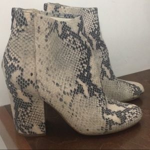 Steve Madden size 9 snake print booties